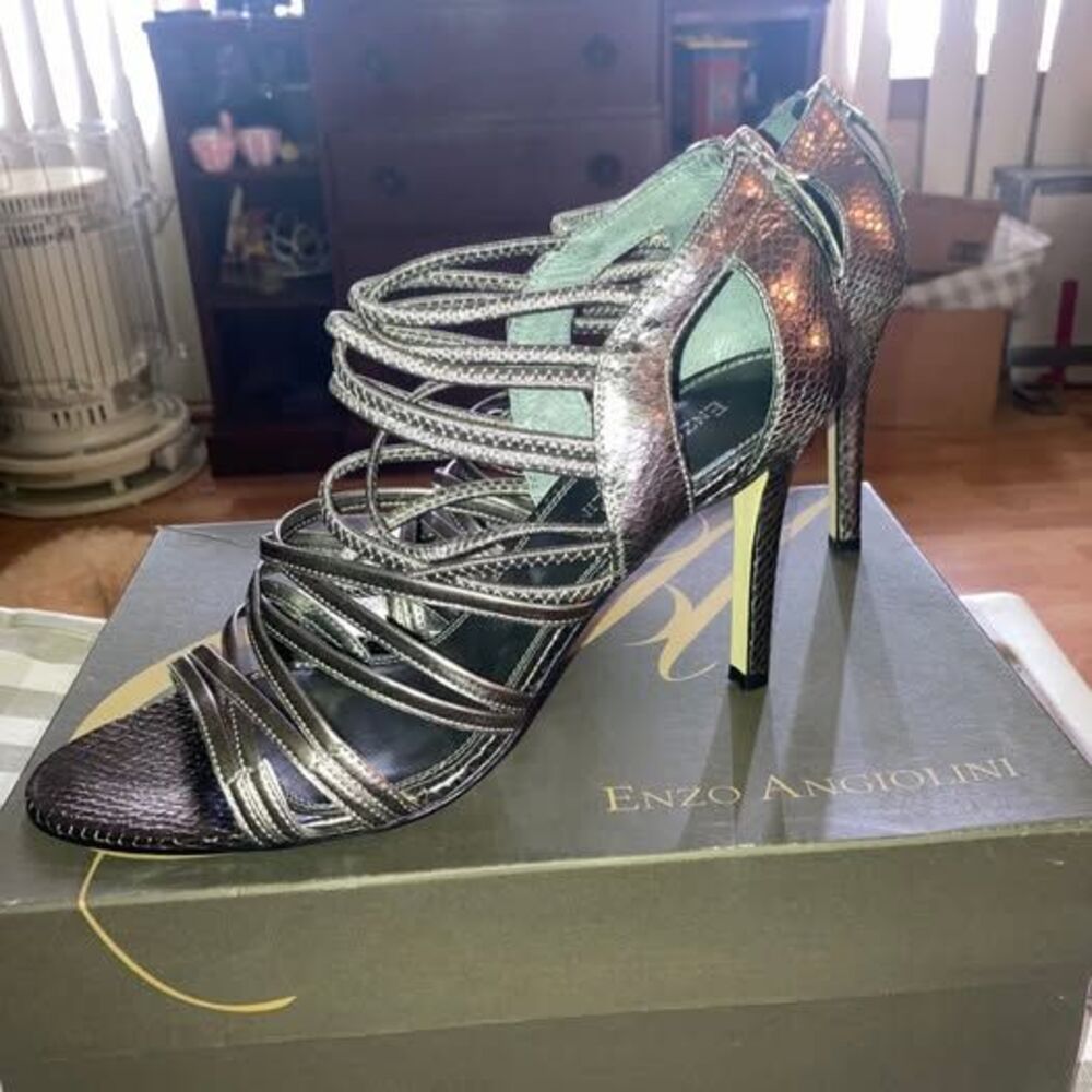 Enzo Angiolini Eamochacita Metallic Pewter Strappy Stiletto Heels Size 8 NIB